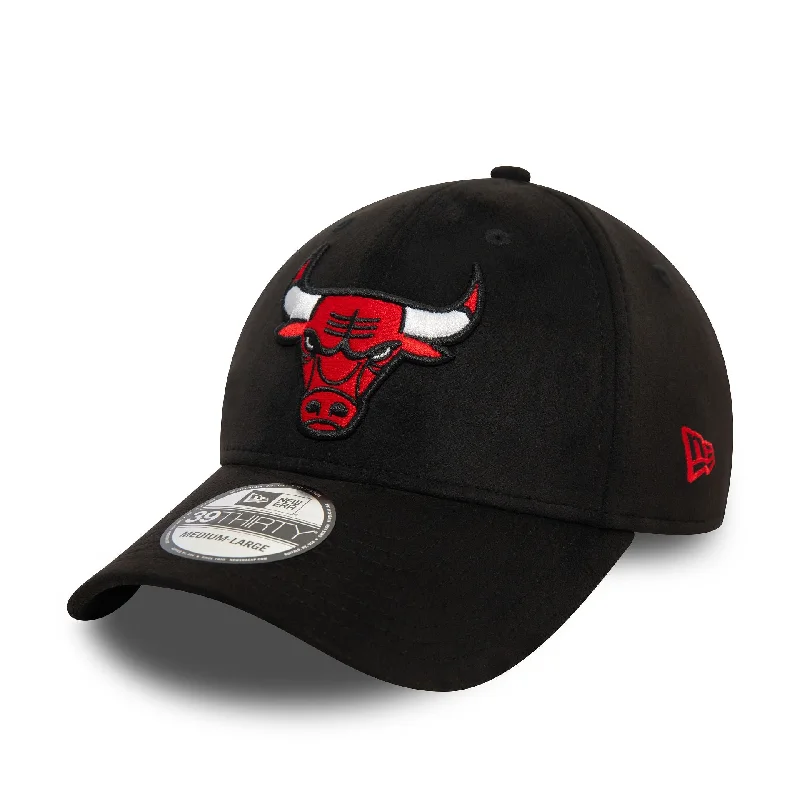 Chicago Bulls Faux Suede Black 39THIRTY Stretch Fit Cap