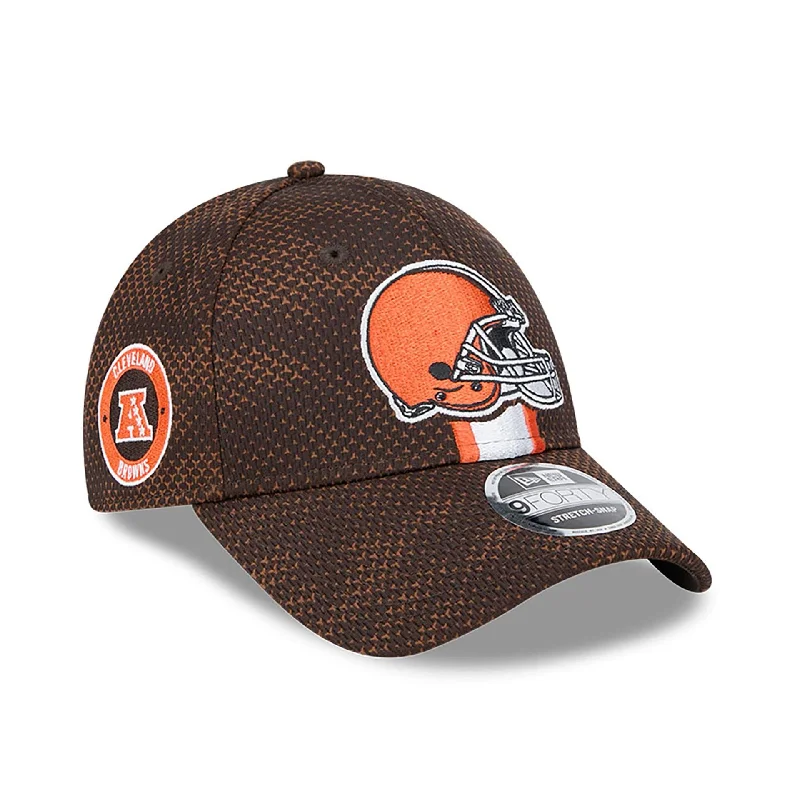 Cleveland Browns NFL Sideline 2024 Dark Brown 9FORTY Stretch Snap Cap