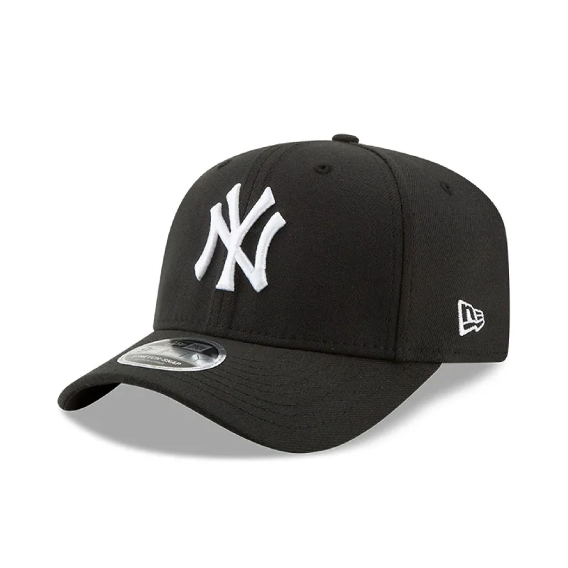 New York Yankees Black 9FIFTY Stretch Snap Cap