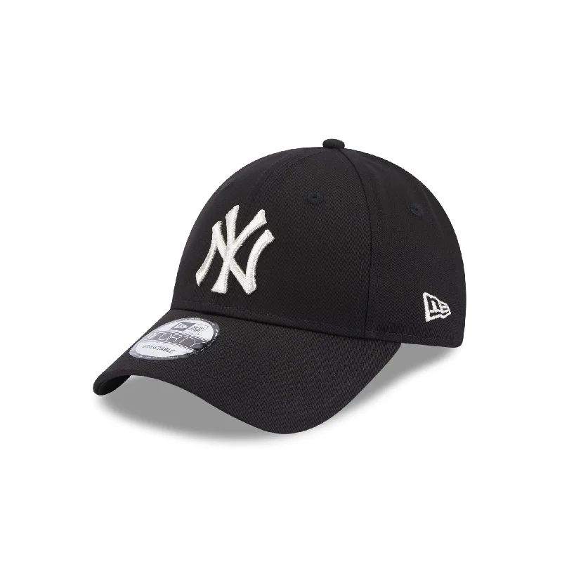 New York Yankees Metallic Logo Womens Black 9FORTY Adjustable Cap