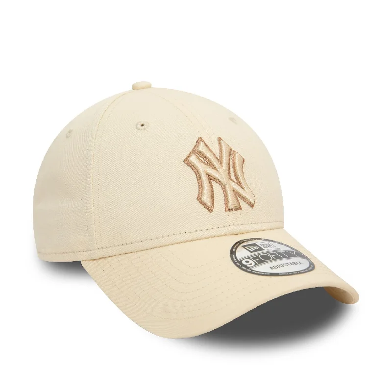 New York Yankees Team Outline Light Beige 9FORTY Adjustable Cap