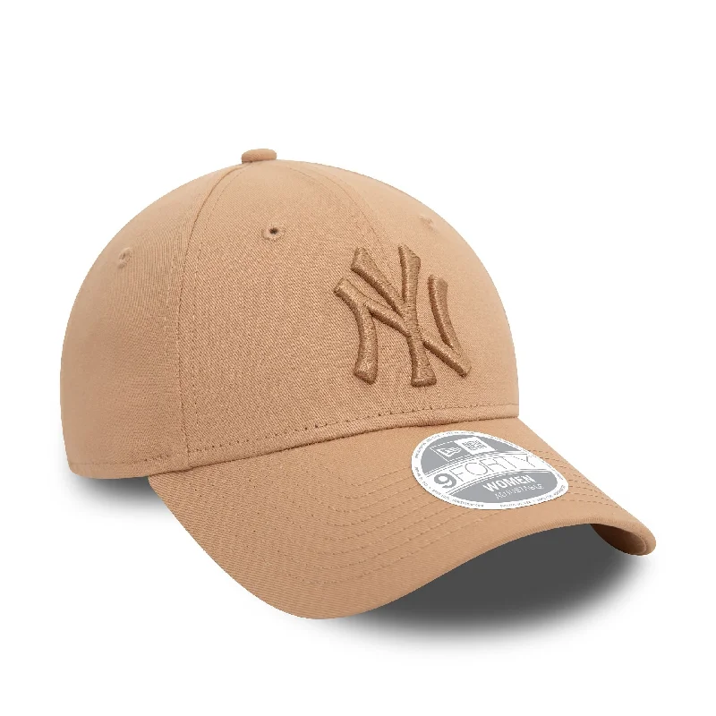 New York Yankees Womens League Essential Beige 9FORTY Adjustable Cap