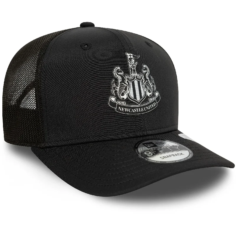 Newcastle United FC Monochrome Black 9FIFTY Stretch Snap Adjustable Cap